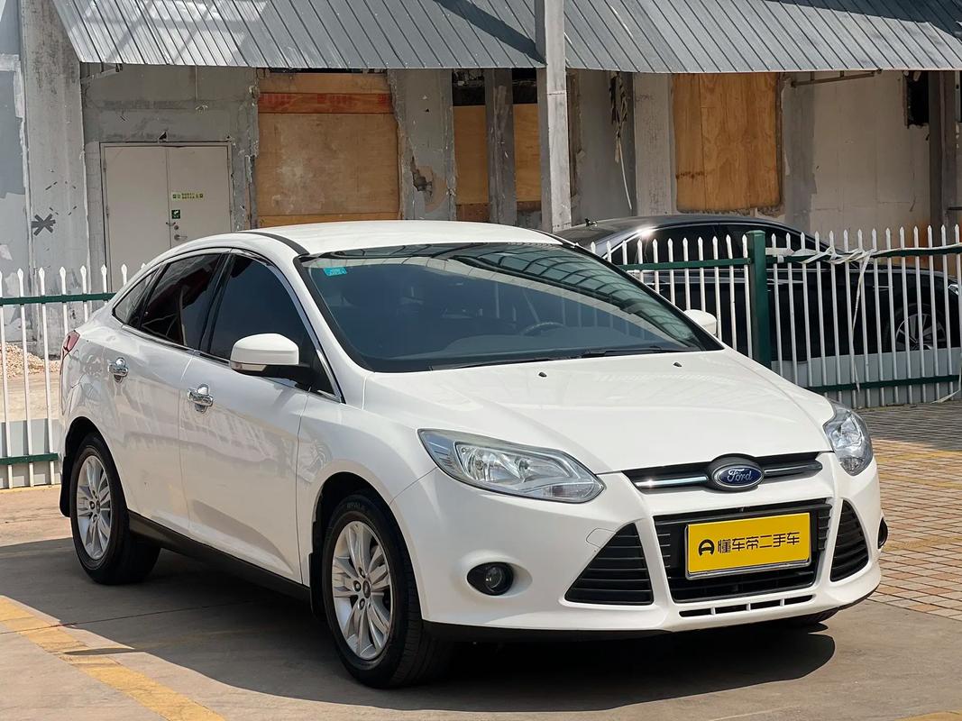 福克斯三厢stline／福克斯三厢和两厢哪个好