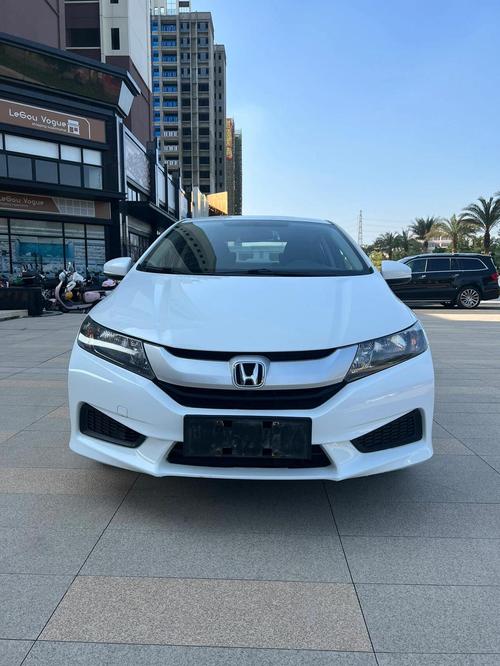 本田锋范2018款自动挡落地价(本田锋范自动低配落地多少钱)