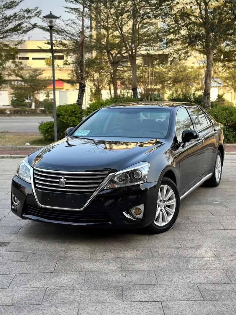 丰田crown是什么车型／丰田crown是什么意思啊