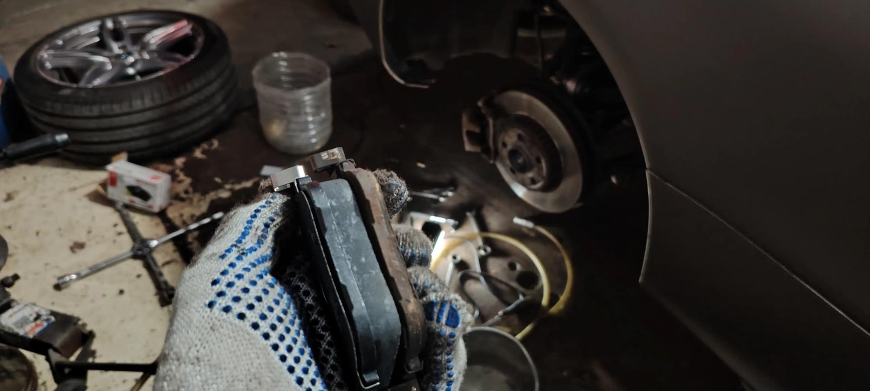 换个刹车片收了300块／换个刹车片收了300块怎么办