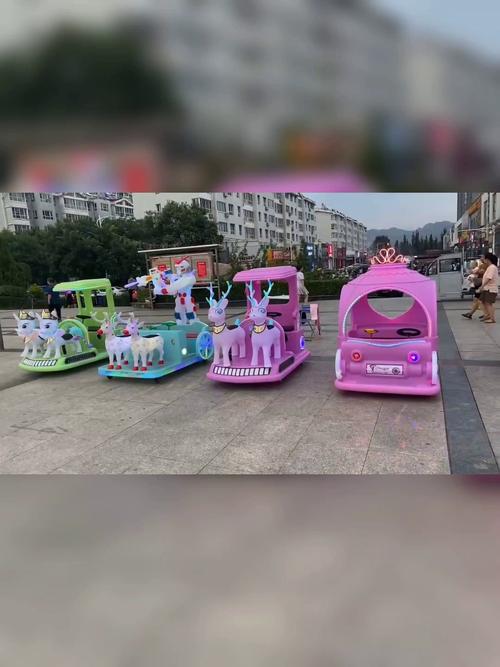 广场摆摊的儿童电动车最新款,广场上小孩子玩的电动车