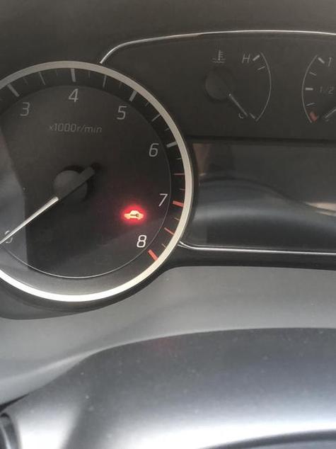 日产轩逸经典豪华版/日产轩逸经典豪华版拔出钥匙仪表盘不亮