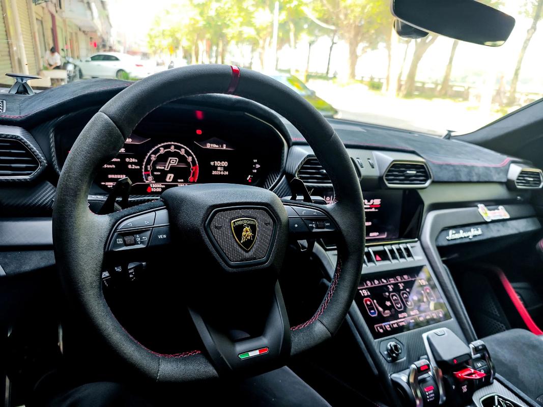 兰博基尼内饰 兰博基尼内饰全景图