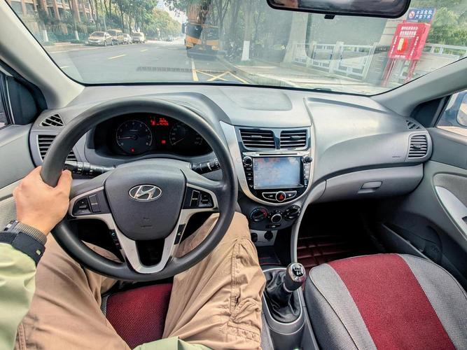 北京现代瑞纳手动挡／北京现代瑞纳手动挡油箱多大