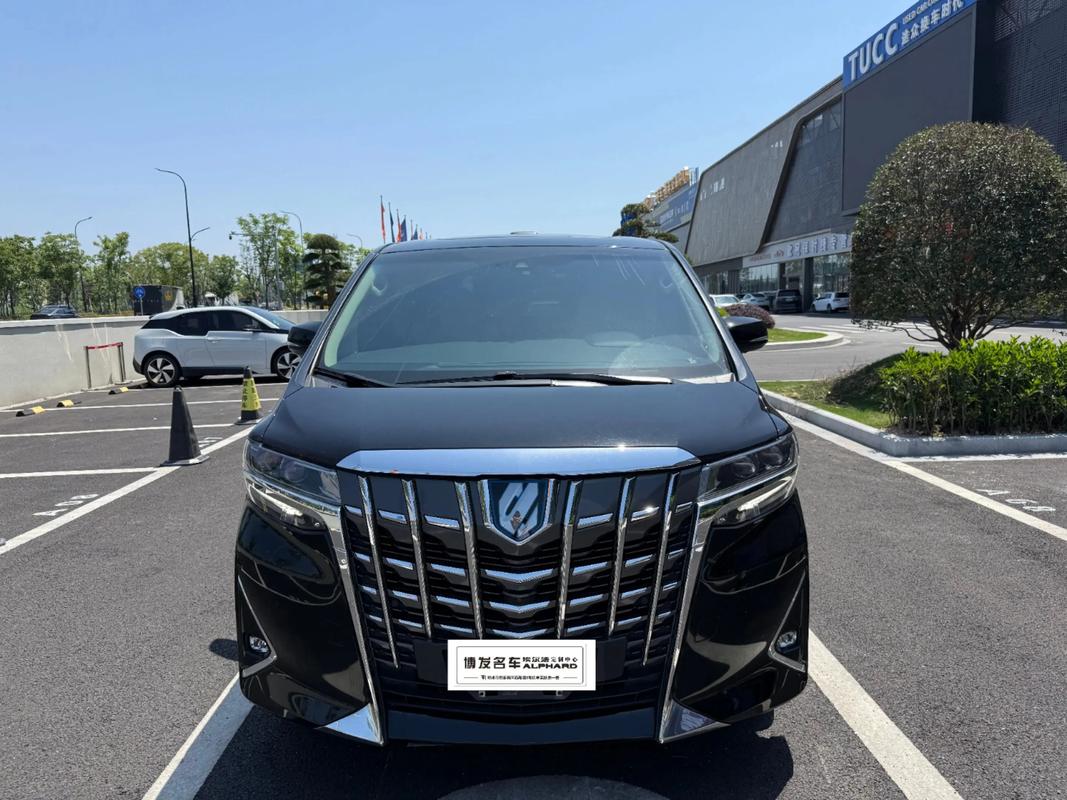 丰田埃尔法二手车(丰田埃尔法二手车价格及图片)