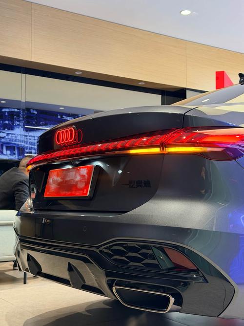 奥迪车图片大全高清图(奥迪车图片真实图片)