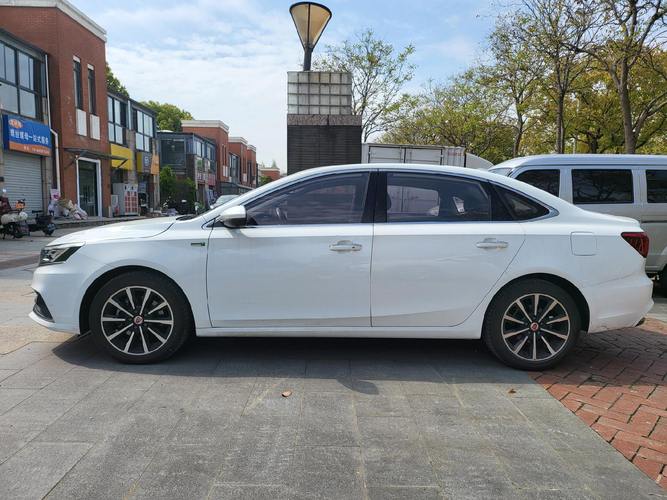 荣威ei6油电混合车怎么样/油电混合荣威ei6质量